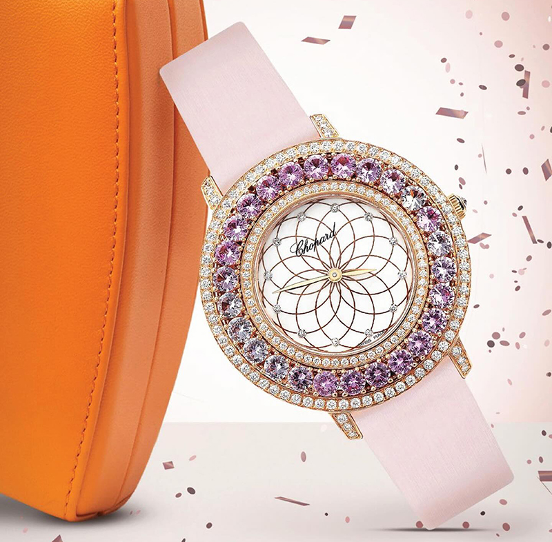 На фото: часы Chopard L'Heure du Diamant в 36 мм корпусе из розового золота с розовыми сапфирами на безеле