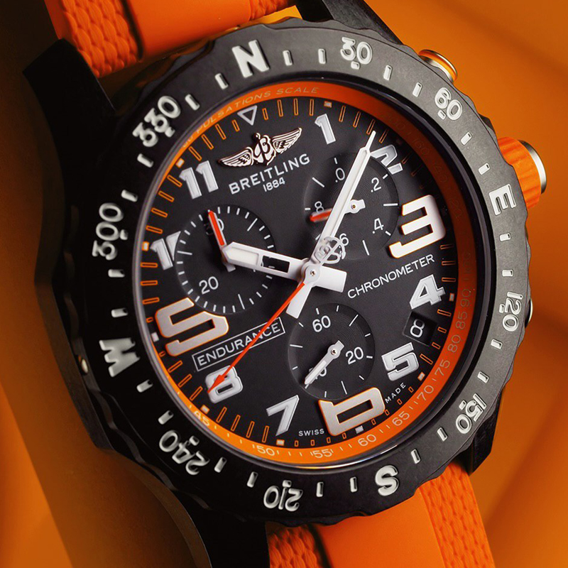 Хронограф Breitling Professional Endurance Pro в 44 мм корпусе из Breitlight® оснащен калибром Breitling Caliber 82 на основе технологии SuperQuartz™, сертифицированный Швейцарским институтом официального тестирования хронометров (COSC)