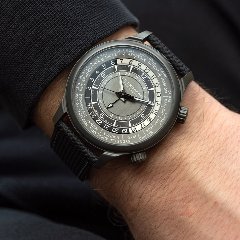 Лимитированные часы Chopard L.U.C. Time Traveler в 42 мм коропусе из титана с датой, мировым временем и каучуковым ремешком